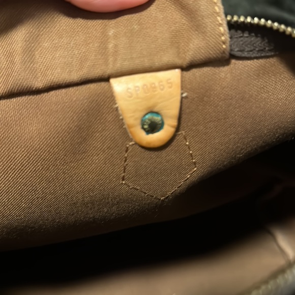 Louis Vuitton - Picture 13 of 14